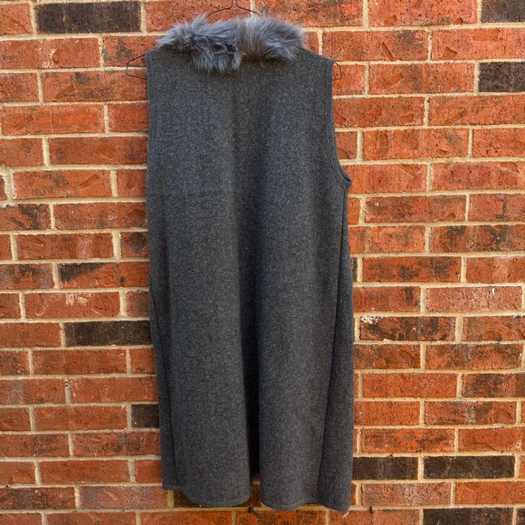 Odiva Long Gray Acrylic Vest with Faux Fur Trim - Picture 2 of 6